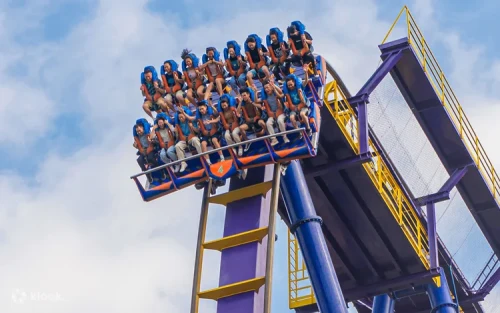 Exciting diving roller coaster ride at Janfusun Fancyworld