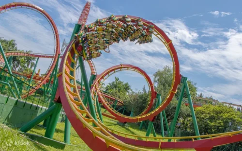 Families enjoying kid-friendly attractions and rides in Yunlin