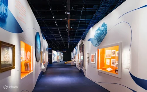 Historical artifacts and dioramas showcasing Singapore's 700-year history