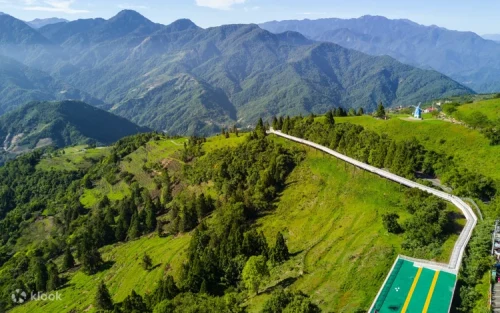 Observation deck overlooking the Hehuan Mountain Range in Nantou