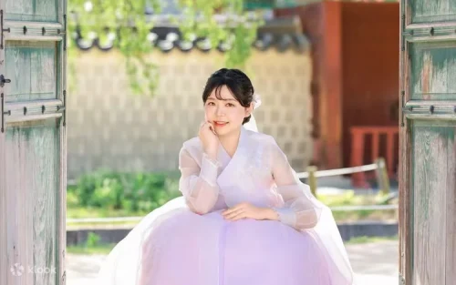 Wide selection of high-quality premium Hanbok skirts and tops in the rental shop.