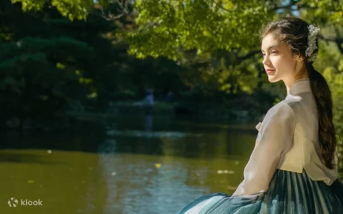 Friends taking stunning photos in colorful Hanbok at Gyeongbokgung Palace