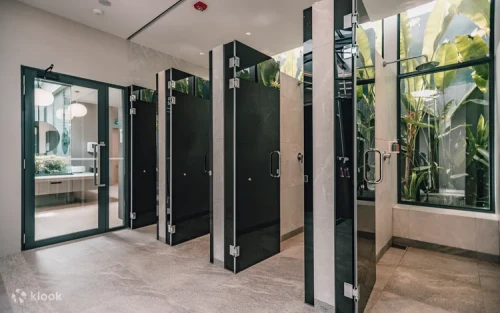 Modern and clean shower cubicles with premium bath amenities