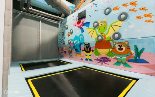 Navigating the submarine obstacle course in the deep blue sea zone