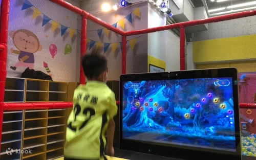 Indoor honeycomb sandpit for safe children play