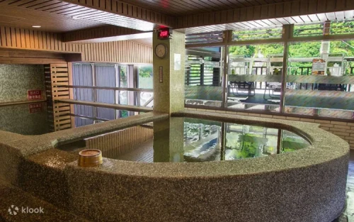 Relaxing half open-air hot spring pool with three different temperatures to soothe muscles.