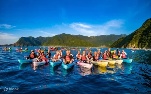 Spectacular sunrise views over the Pacific Ocean during a morning kayak tour