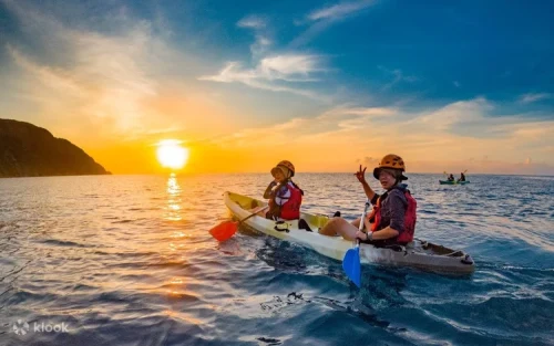 Professional guide giving safety instructions on Wuyanjiao Mystery Beach
