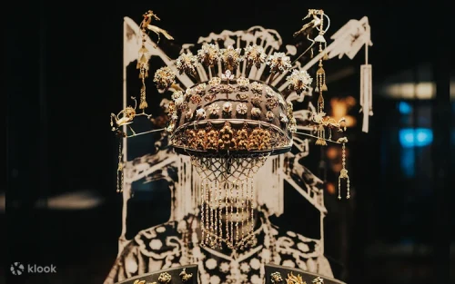 Exhibits showcasing the maritime trade history and cultural exchange in Asia.