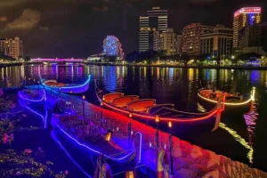 Romantic Love River Gondola Ride in Kaohsiung