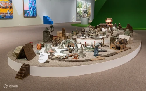 Thought-provoking contemporary installation art gallery