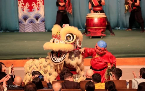 Intricate Taiwanese puppet show captivating the audience at the theater.