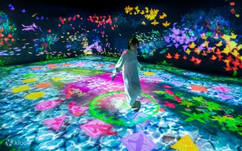 Digital blooming flowers shaping majestic animals on the exhibition walls