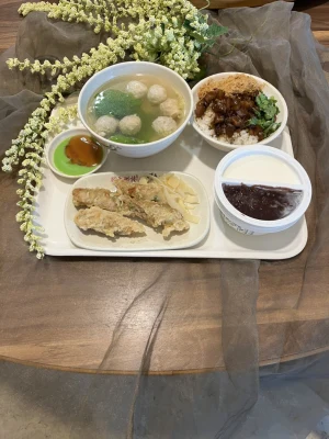 Zhou's Shrimp Rolls in Tainan