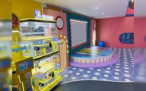 Exciting indoor boat drifting ride and carousel for young children