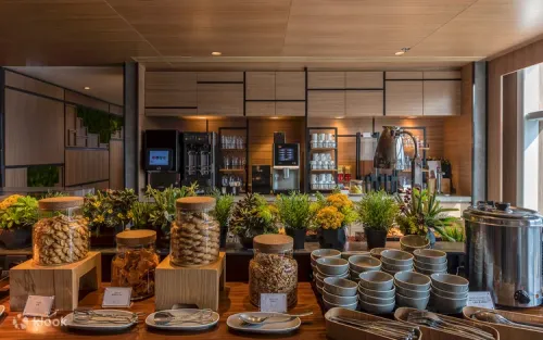 Premium dining and beverage selection for transit passengers