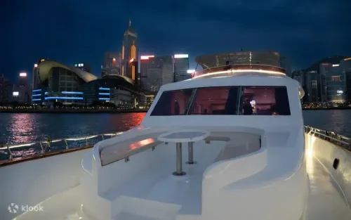 360-degree panoramic open-air deck on the Western-style luxury yacht in Hong Kong.