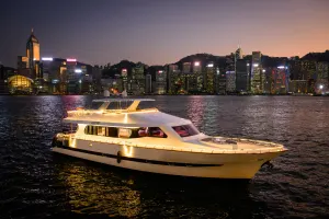 Hong Kong Starlight Night Tour: Victoria Harbour Luxury Yacht Cruise