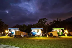 Long Coast Seasport Centre: Glamping, Caravans & Water Sports