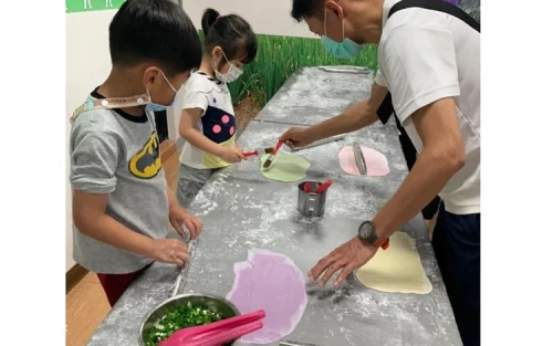 Harvesting fresh Sanxing scallions in the green fields of Yilan