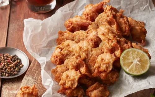 Bite-sized tender chicken with garlic seasoning