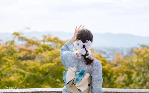 Handmade Japanese hair accessories and traditional wooden sandals