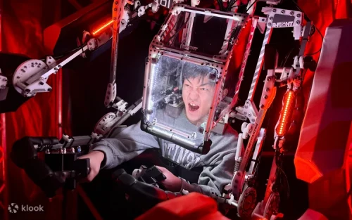 Players battling in world-first mechanical robot suits