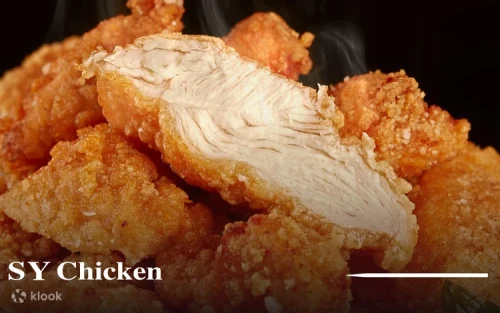 Freshly fried crispy Taiwanese chicken bites served hot in Ximending.