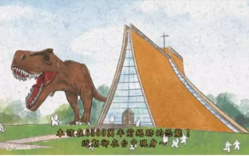 Pets and owners having fun at the pet-friendly wading pool in Taichung