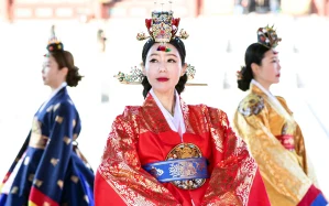 Premium Hanbok Rental near Changdeokgung Palace