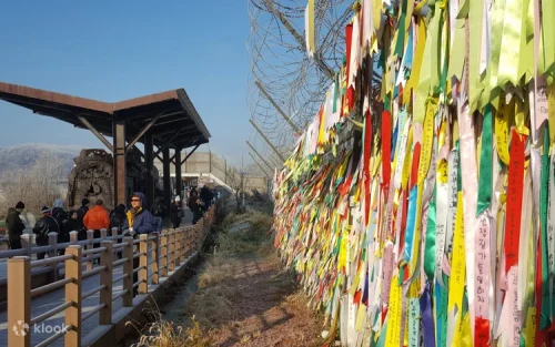 旅客深入探索神祕的地下第三地道