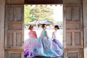 Traditional Hanbok Rental Experience in Jeonju Hanok Village