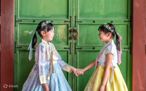 Couple taking photos in luxury and wedding Hanbok styles
