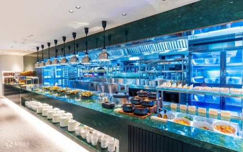 Fresh complimentary food and beverages at ICN airport lounge