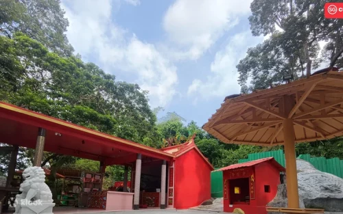 於烏敏島傳統地道餐廳享用甘榜風味午餐