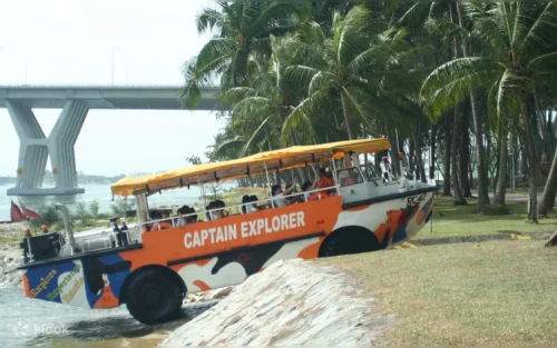 Amphibious DUKW vehicle driving past the historic Supreme Court in Singapore