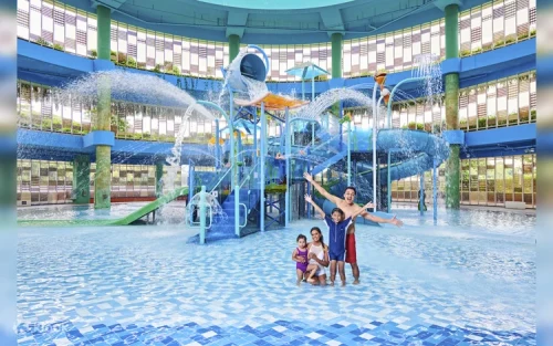 Children enjoying interactive water play structures at Splash Kidz Amaze.