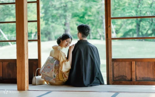 Men and women in elegant yukatas posing for photos in Tokyo